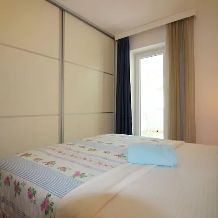 Helles Nur 350 Meter Zum Mit Privatem Balkon Und Meerblick Apartment Porec