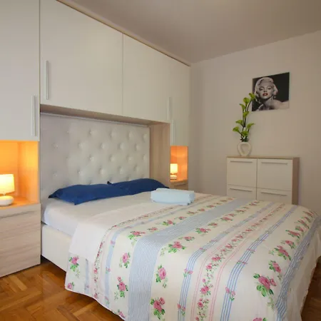 Helles Nur 350 Meter Zum Mit Privatem Balkon Und Meerblick Appartamento