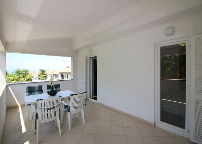 Helles Nur 350 Meter Zum Mit Privatem Balkon Und Meerblick * Porec