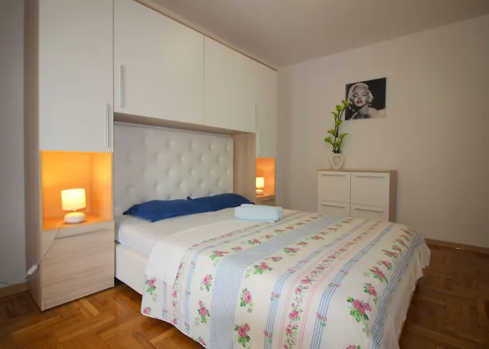 Helles Nur 350 Meter Zum Mit Privatem Balkon Und Meerblick Appartamento