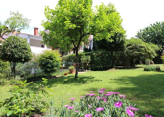 Helles Nur 350 Meter Zum Mit Privatem Balkon Und Meerblick Appartamento Porec