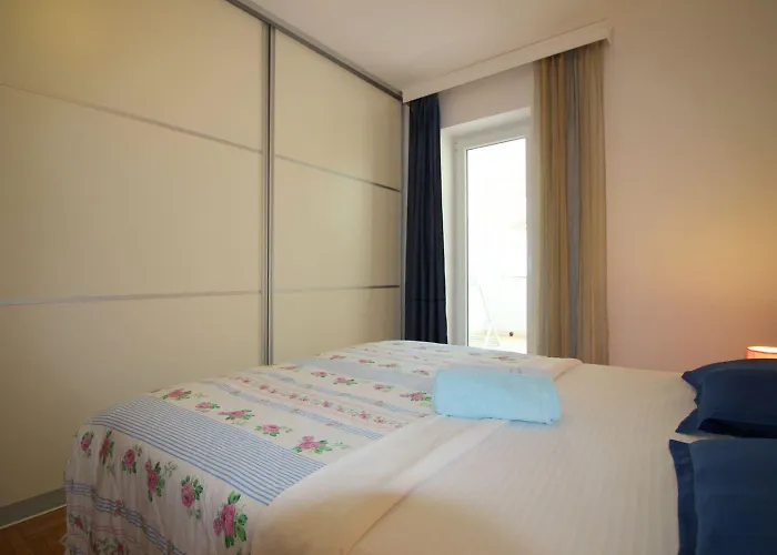 Helles Nur 350 Meter Zum Mit Privatem Balkon Und Meerblick Appartamento Porec