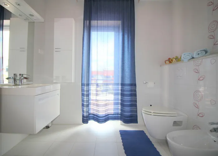 Helles Nur 350 Meter Zum Mit Privatem Balkon Und Meerblick Appartamento